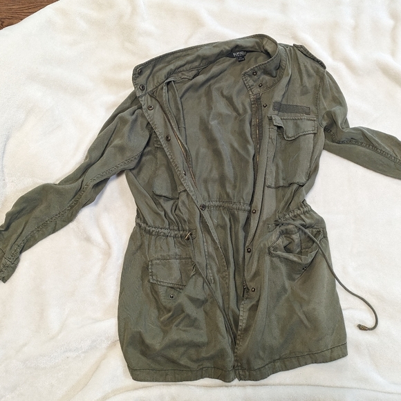 Light weight green jacket - Picture 2 of 2